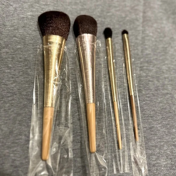 NWOB Set of 4 Tarte Makeup Brushes - Picture 3 of 5